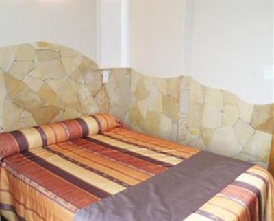 фото отеля Logis Les Amandiers Hotel Saint-Raphael