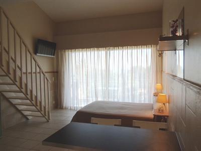 фото отеля Logis Les Amandiers Hotel Saint-Raphael