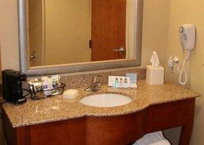 фото отеля Hampton Inn & Suites New Haven-South-West Haven