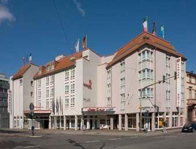 фото отеля Ramada Treff Page Hotel