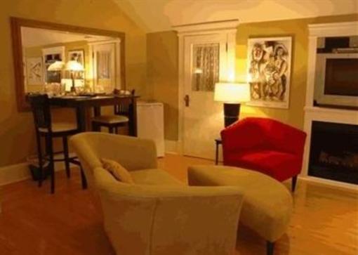 фото отеля Leaside Manor