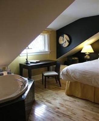 фото отеля Leaside Manor