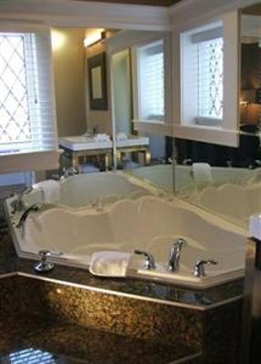 фото отеля Leaside Manor