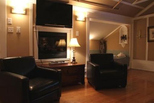 фото отеля Leaside Manor