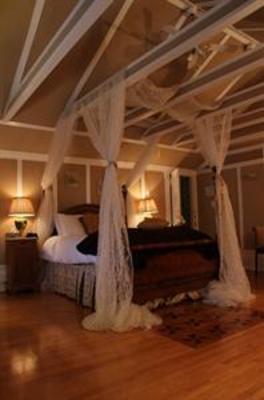 фото отеля Leaside Manor