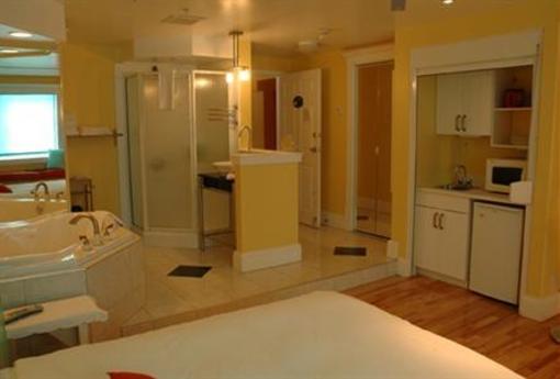 фото отеля Leaside Manor