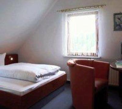 фото отеля Garni Hotel Unter den Linden