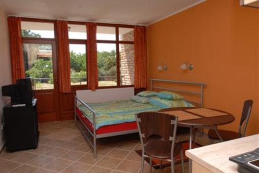 фото отеля Adios Apartman