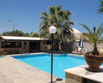 фото отеля Kri-Kri Village Holiday Apartments