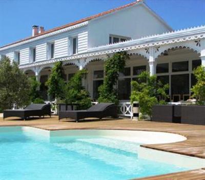 фото отеля Hotel La Maison Sur l'Eau