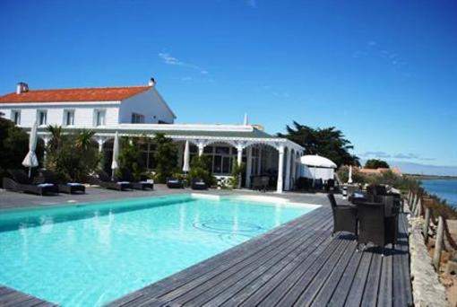 фото отеля Hotel La Maison Sur l'Eau