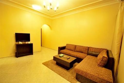 фото отеля Peninsula Suites Hotel