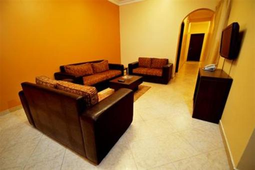 фото отеля Peninsula Suites Hotel