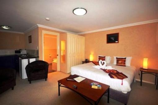 фото отеля Oyster Cove Chalet Hotel