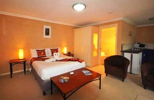 фото отеля Oyster Cove Chalet Hotel