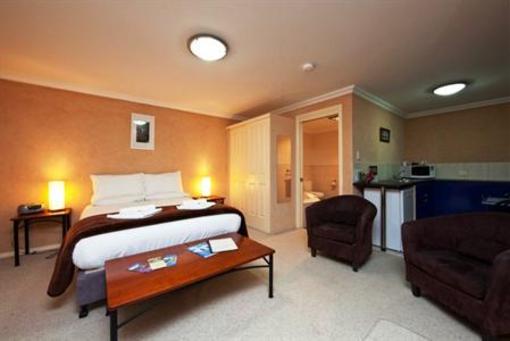 фото отеля Oyster Cove Chalet Hotel