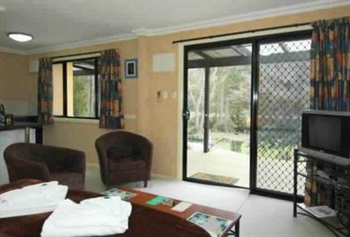 фото отеля Oyster Cove Chalet Hotel