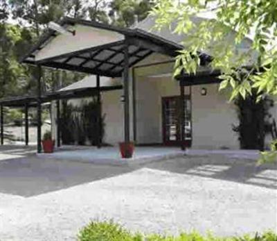 фото отеля Oyster Cove Chalet Hotel