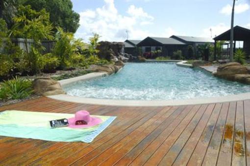 фото отеля Marina Villas Tin Can Bay