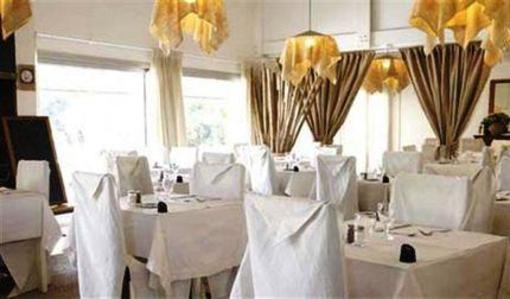 фото отеля Kyriad Hotel Saintes