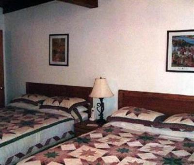фото отеля Pine Cone Acre Motel