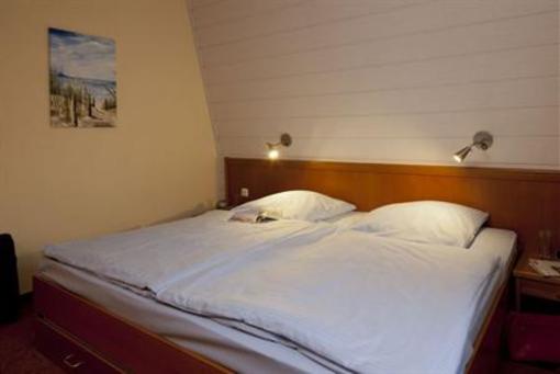 фото отеля Strandhotel Weissenhäuser Strand