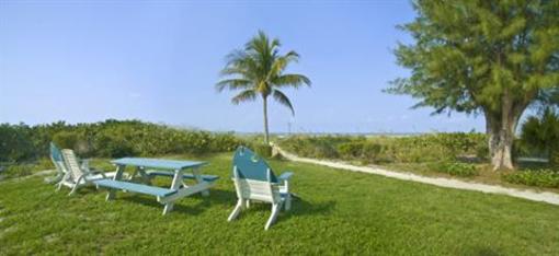 фото отеля Tropical Winds Motel & Cottages