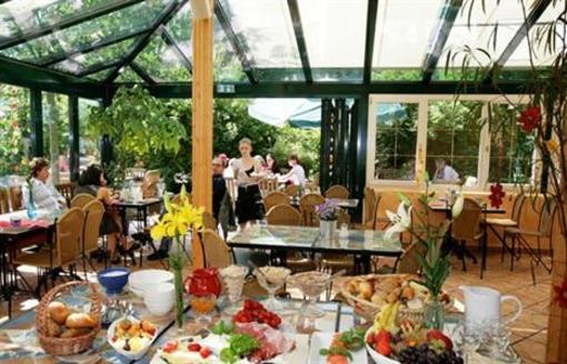 фото отеля Landhaus Cafe & Hotel