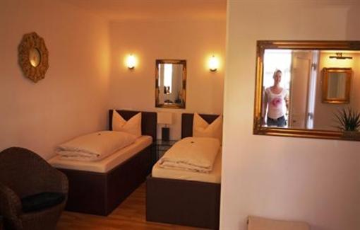 фото отеля Landhaus Cafe & Hotel