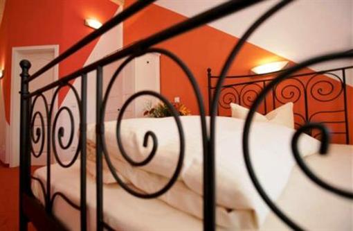 фото отеля Landhaus Cafe & Hotel