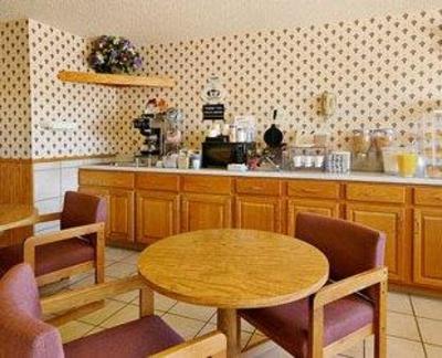 фото отеля Super 8 Motel Warrenton