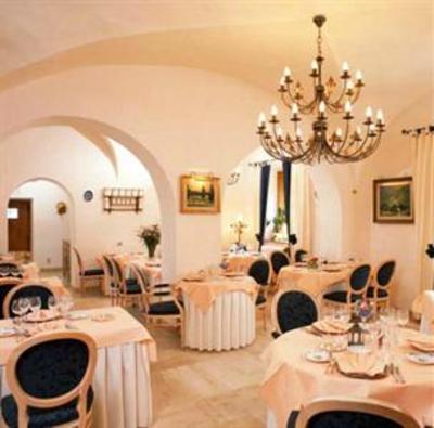 фото отеля Hostellerie Le Prieure de Conques - Chateaux et Hotels Collection