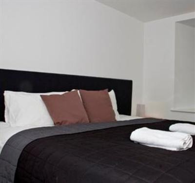 фото отеля 12B York Place Lets In The City Edinburgh