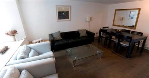 фото отеля 12B York Place Lets In The City Edinburgh