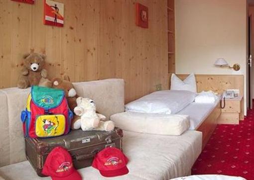 фото отеля Familienhotel Adler