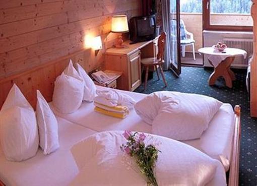 фото отеля Familienhotel Adler