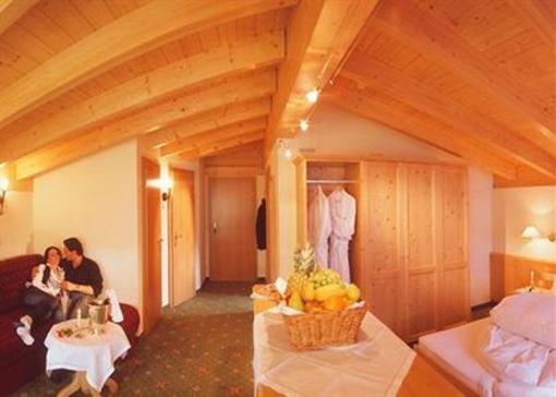 фото отеля Familienhotel Adler