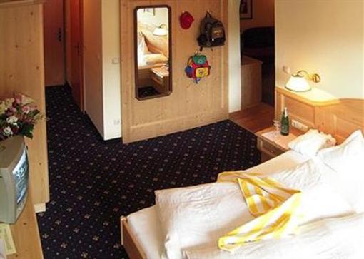 фото отеля Familienhotel Adler