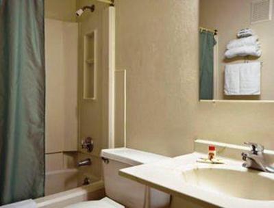 фото отеля Super 8 Cedar Rapids East