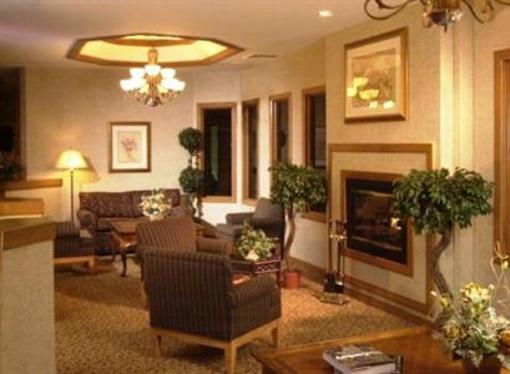 фото отеля Clubhouse Inn & Suites Topeka