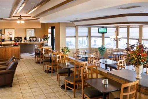 фото отеля Clubhouse Inn & Suites Topeka
