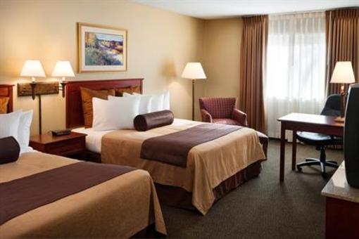 фото отеля Clubhouse Inn & Suites Topeka