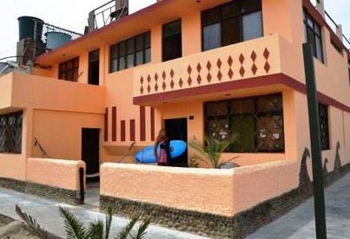 фото отеля Bravo Surf Camp Hostel