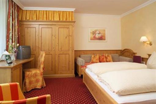 фото отеля Taxerhof Aparthotel Radstadt
