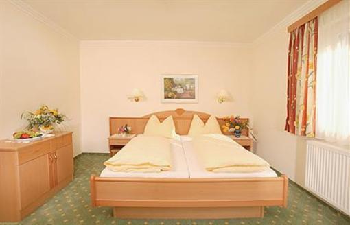 фото отеля Taxerhof Aparthotel Radstadt