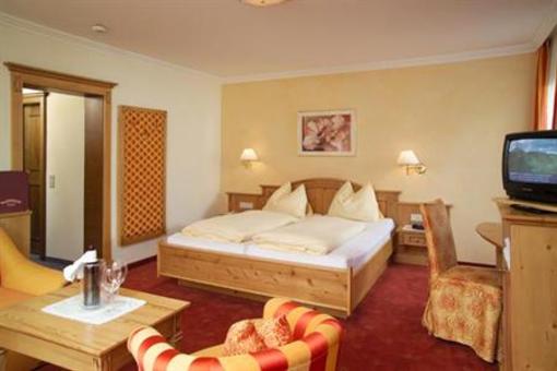 фото отеля Taxerhof Aparthotel Radstadt