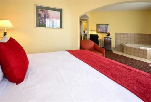 фото отеля BEST WESTERN Lanai Garden Inn and Suites