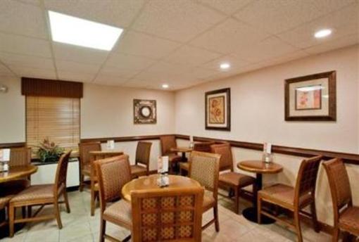 фото отеля Holiday Inn Express Newport News
