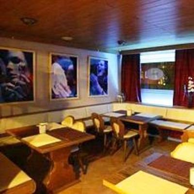 фото отеля Hotel zur Post Lugde
