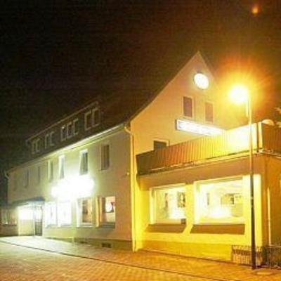 фото отеля Hotel zur Post Lugde